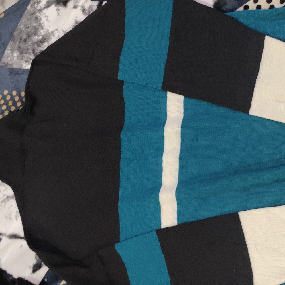 Colorblocked sweater with skirt - Picture 3 of 5